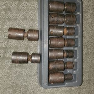 Swivel sockets